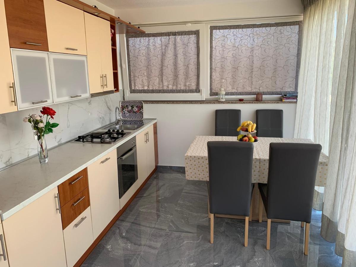 Apartment Anida *